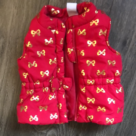 Red puffy baby vest 6-9 months - Picture 5 of 6